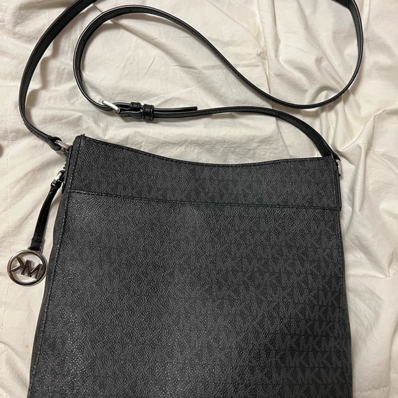 MK crossbody and matching wallet - Picture 11 of 11